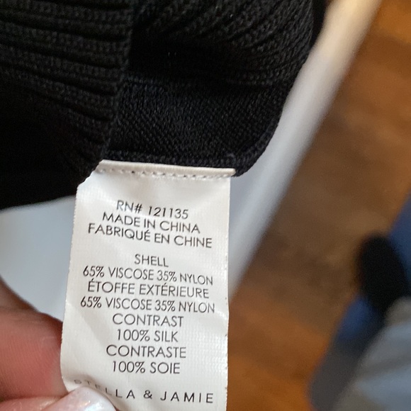 Amazing black top - Picture 4 of 4